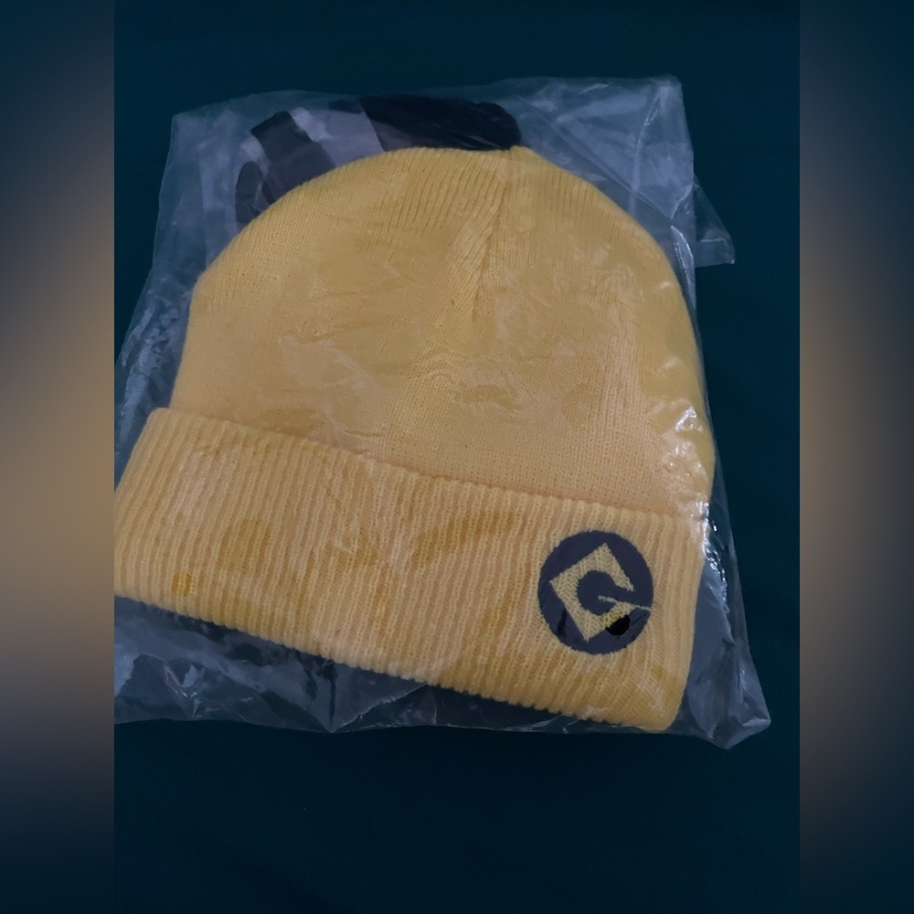 New Minion Set. Cosplay set includes 1 steampunk goggles, 1 yellow beanie hats - Picture 2 of 5